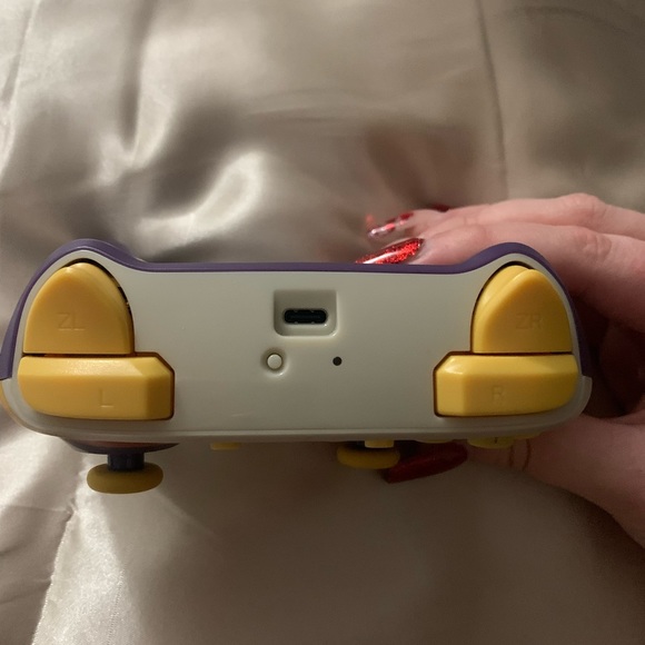 PowerA Enhanced Wireless Controller for Nintendo Switch Pokemon Pikachu Retro - Picture 2 of 3